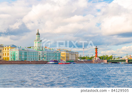 Cityscape of Saint Petersburg Leningrad city with Palace Bridge 84129505