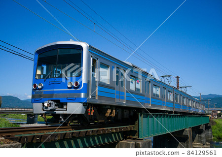 伊豆箱根鐵道道山線5000系普通列車過鐵橋 84129561