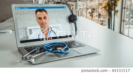 Telemedicine service online video call for doctor to actively chat with patient 84131517