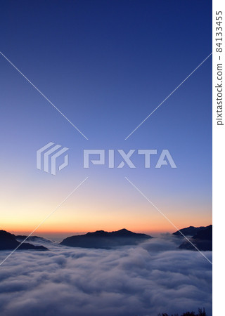 Sea of clouds in the Kiwa basin from Tsuenomine 84133455