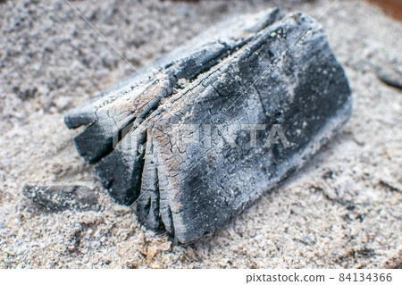 White ash and charcoal White ash and charcoal 84134366