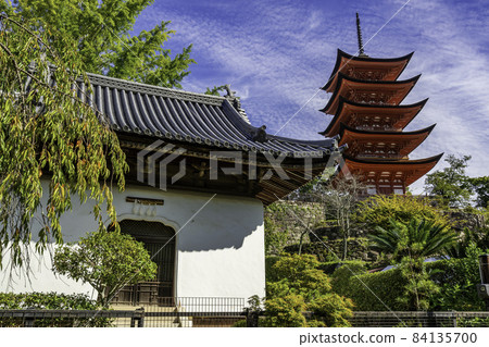 Miyajima Itsukushima Shrine Gobunko Hatsukaichi City, Hiroshima Prefecture Miyajima Itsukushima Shrine Gobunko Hatsukaichi City, Hiroshima Prefecture 84135700