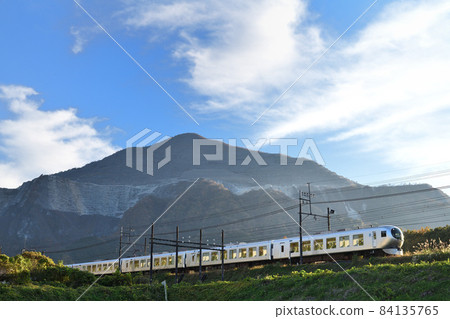 Seibu Railway Limited Express Laview (Chichibu) running against the backdrop of Mt. Buko Seibu Railway Limited Express Laview (Chichibu) running against the backdrop of Mt. Buko 84135765