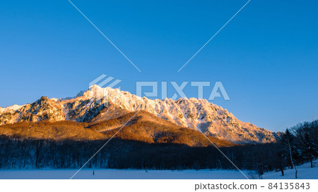 戶隱山的黎明（冬季） 84135843