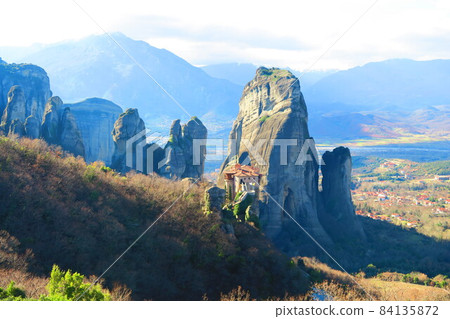 Meteora's strange rock formations and monasteries Meteora's strange rock formations and monasteries 84135872
