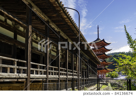 Miyajima Senjokaku and Five-storied Pagoda Hatsukaichi City, Hiroshima Prefecture Miyajima Senjokaku and Five-storied Pagoda Hatsukaichi City, Hiroshima Prefecture 84136674