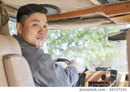 年輕人，開車，開車，露營，露營，旅遊，愛好，休閒，休閒，戶外，露營，露營裝備，韓語 84137241