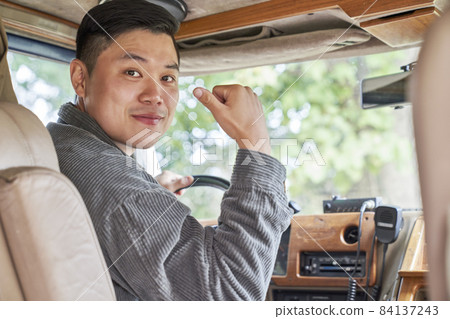 Young man, drive, driving, camping, campsite, travel, hobby, leisure, leisure, outdoor, camper, camping equipment, Korean 84137243
