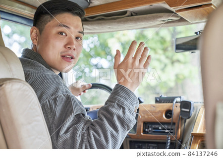 Young man, drive, driving, camping, campsite, travel, hobby, leisure, leisure, outdoor, camper, camping equipment, Korean 84137246