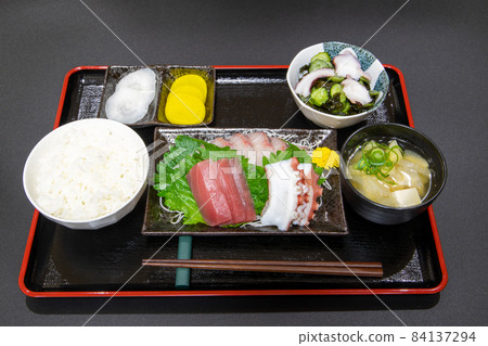Sashimi set meal 84137294