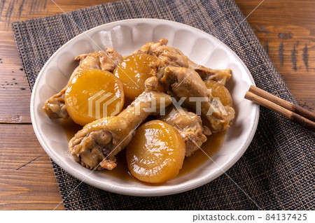 燉雞翅和蘿蔔 84137425