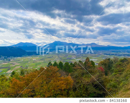 從熊本阿蘇/城山天文台看到的深秋阿蘇五嶽 從熊本阿蘇/城山天文台看到的深秋阿蘇五嶽 84138168