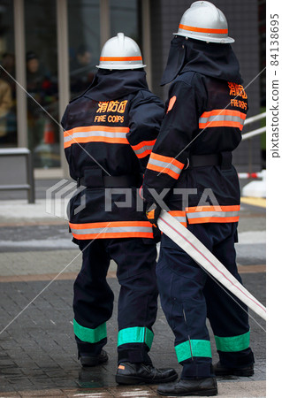 消防員放水滅火訓練 84138695