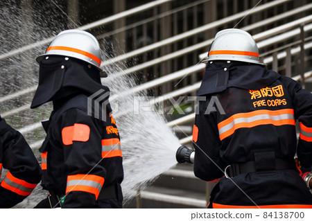 Fire extinguishing training by water discharge by firefighters 84138700