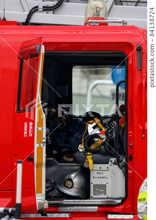 裝載在消防車座椅上的消防員設備 84138724