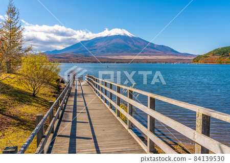 山中湖和富士山 山中湖和富士山 84139530