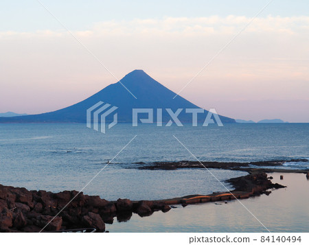 鹿兒島縣南九州市開聞岳的黃昏 鹿兒島縣南九州市開聞岳的黃昏 84140494