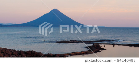 鹿兒島縣南九州市開聞岳的黃昏 鹿兒島縣南九州市開聞岳的黃昏 84140495
