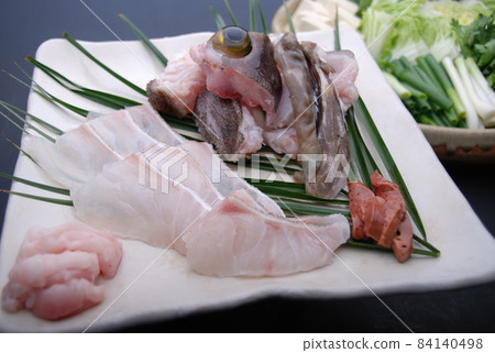 為鋸切鱸魚切割的零件和配料 為鋸切鱸魚切割的零件和配料 84140498