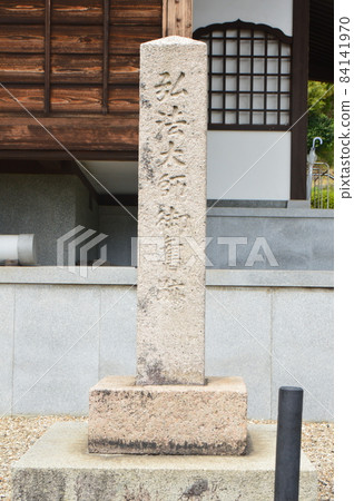 “弘法大師御所遺址”石碑（康善寺/福井縣敦賀市金崎町1-4） 84141970