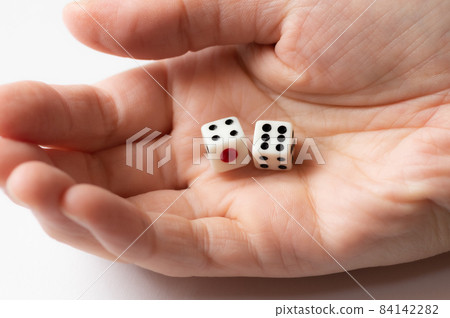 Roll the dice Roll the dice 84142282