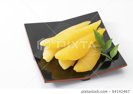 Kazunoko in a black bowl on a white background 84142467