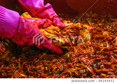 韓國傳統食品泡菜製作泡菜 韓國傳統食品泡菜製作泡菜 84143431