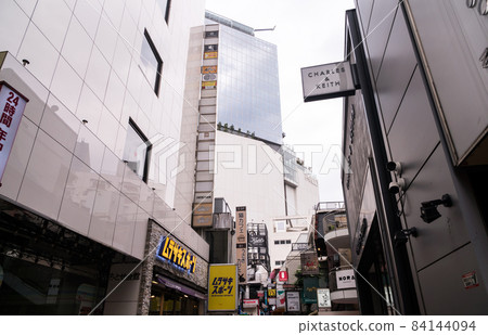 從澀谷站前的小巷眺望澀谷PARCO 西班牙坂入口 購物觀光景點 東京 84144094