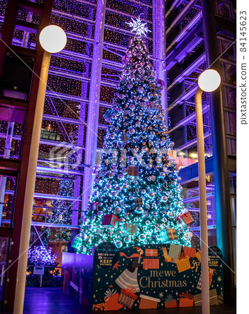 Christmas illuminations in front of Hashimoto station 84145623