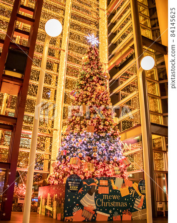 Christmas illuminations in front of Hashimoto station 84145625