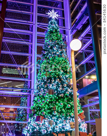 Christmas illuminations in front of Hashimoto station 84145630