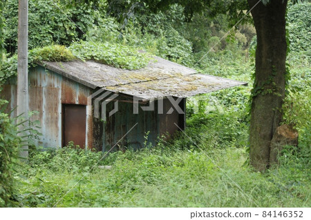 Abandoned house Abandoned house 84146352