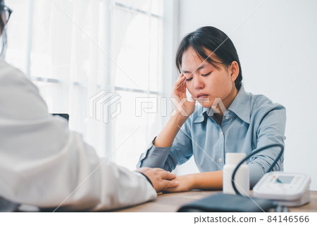 Patients suffering from depression come to consult a psychiatrist for advice and treatment guidelines. 84146566