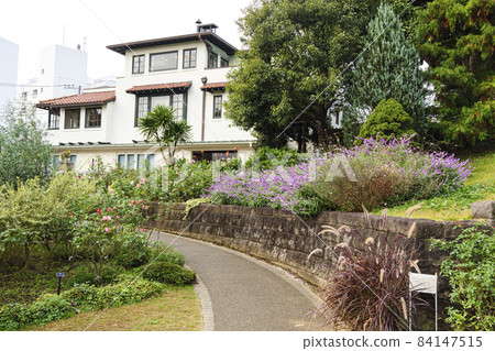 充滿異國情調的神奈川縣橫濱市中區山手的洋樓之秋 充滿異國情調的神奈川縣橫濱市中區山手的洋樓之秋 84147515