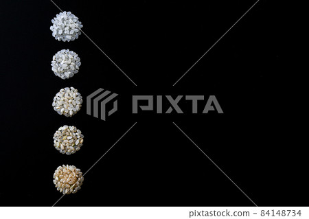 Comparison of white rice, 7 minutes, 5 minutes, 3 minutes, brown rice from the top 84148734