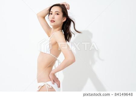 一個穿著泳裝的女人的肖像 一個穿著泳裝的女人的肖像 84149648