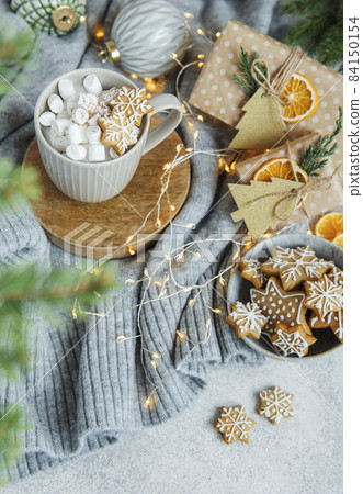 Hot chocolate with marshmallows, warm cozy Christmas drink 84150154