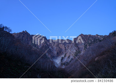 Tanigawadake Ichino Kurasawa's rock wall, dawn Tanigawadake Ichino Kurasawa's rock wall, dawn 84150486