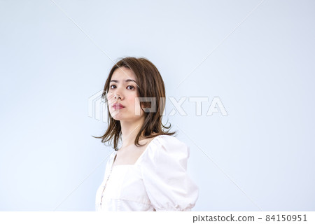 年輕的女士的肖像 84150951