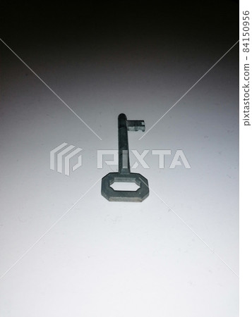 the key on the table the key on the table 84150956