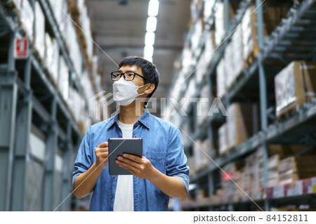 New Normal Asian men, staff, product wearing face mask. counting Warehouse Control Manager Standing, counting and inspecting products in the warehouse New Normal Asian men, staff, product wearing face mask. counting Warehouse Control Manager Standing, counting and inspecting products in the warehouse 84152811