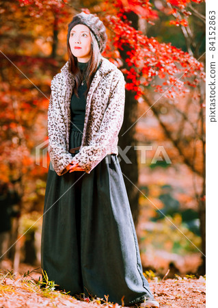 A cute girl in the maple park in Chichibu A cute girl in the maple park in Chichibu 84152863