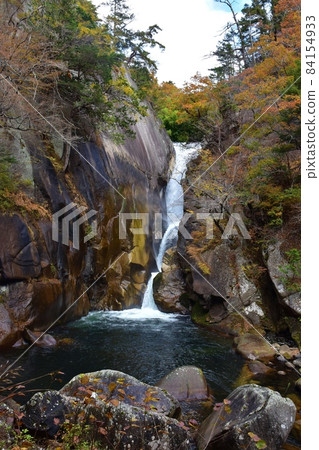 山梨昇仙峽的仙賀瀑布 山梨昇仙峽的仙賀瀑布 84154933
