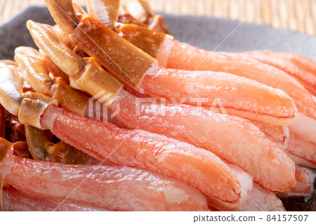 Crab peeled meat (snow crab leg potion thawed). 84157507