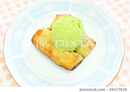 Roasted sweet potato and ice cream Roasted sweet potato and ice cream 84157636