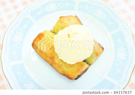 Roasted sweet potato and ice cream Roasted sweet potato and ice cream 84157637