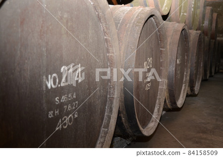 Sake barrel storage 84158509