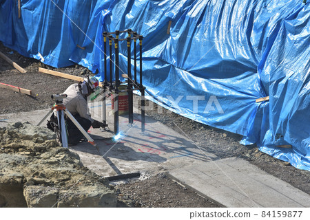 Welding work scene of anchor set to fix steel column Welding work scene of anchor set to fix steel column 84159877