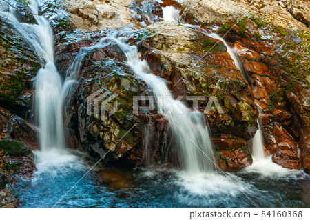 A sliding valley 84160368