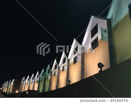 Dolphin port at night 84160470